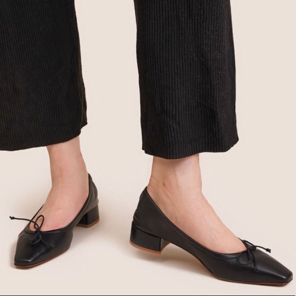 About Arianne Mina Pump in Night